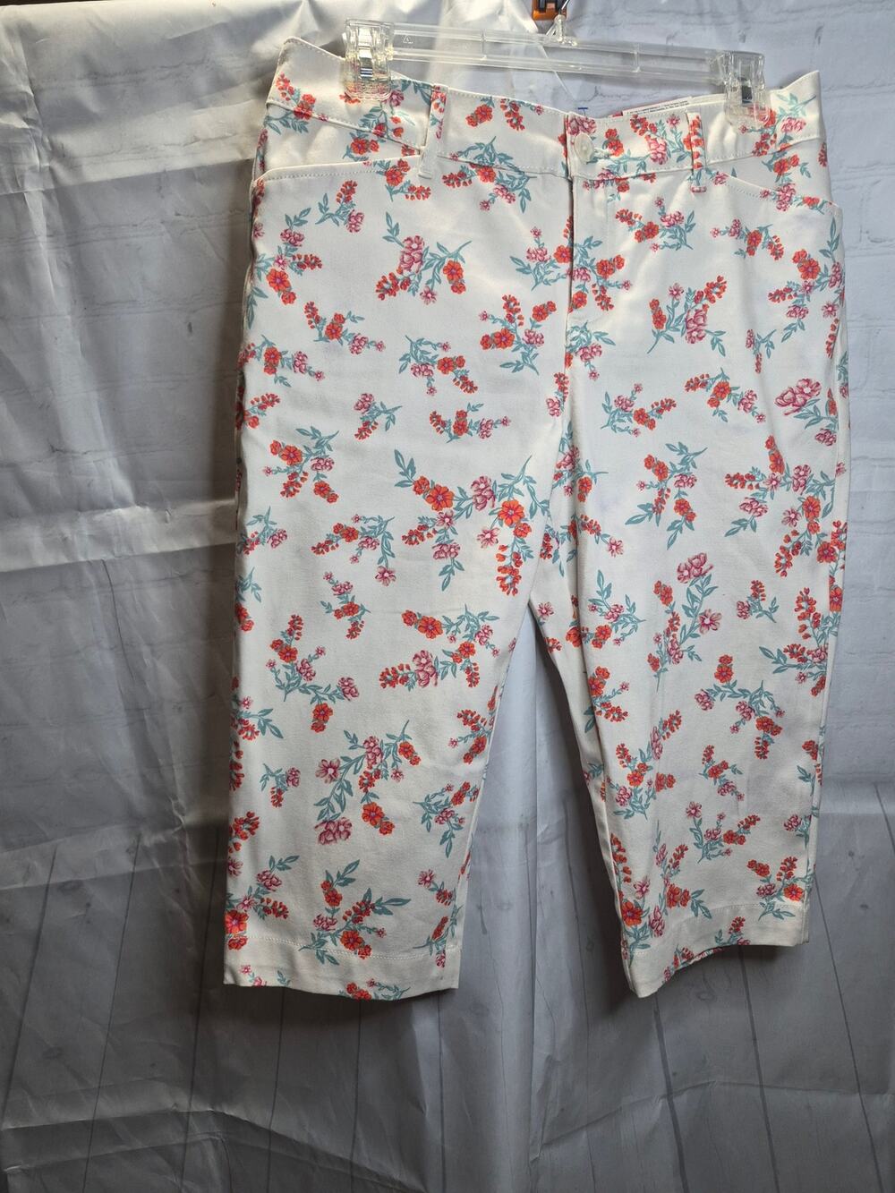 ST John's Bay Size 14P Floral  Capri.